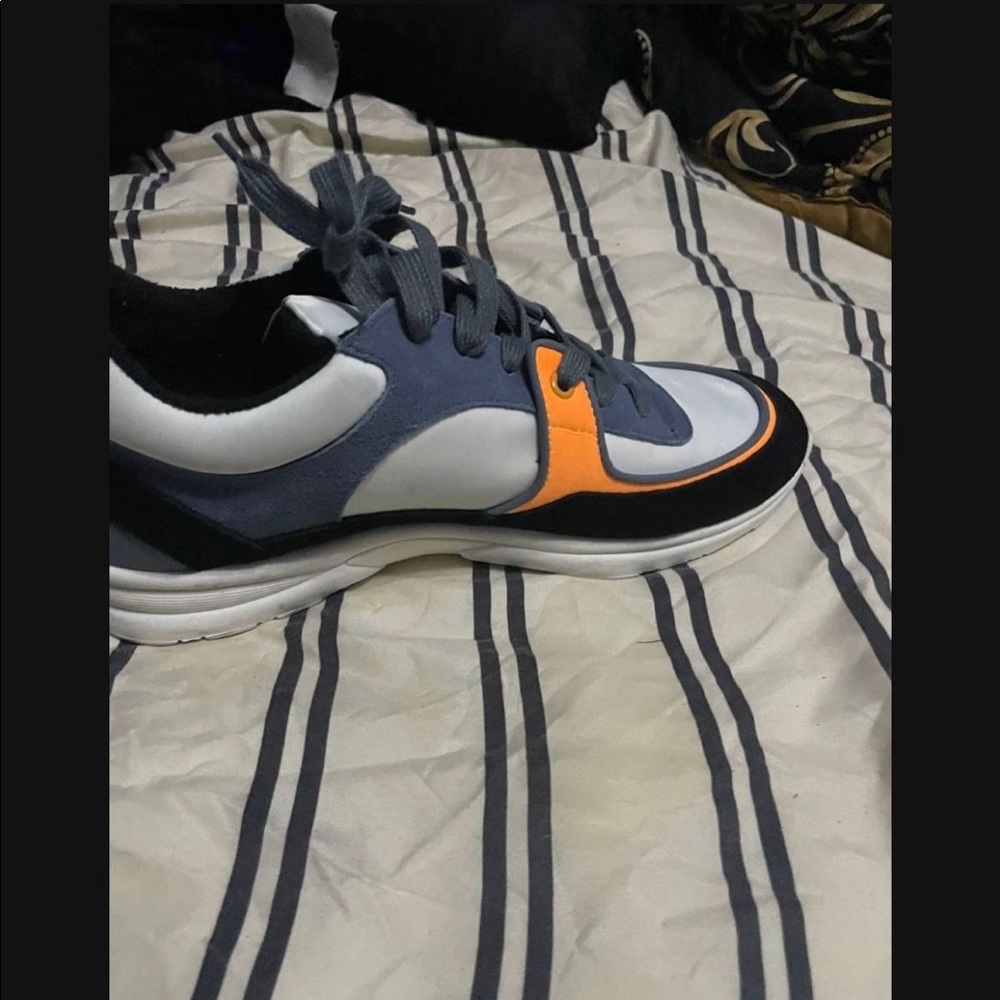 Chanel sneaks size 12